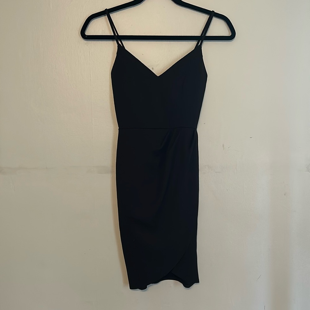 Lulu’s black dress